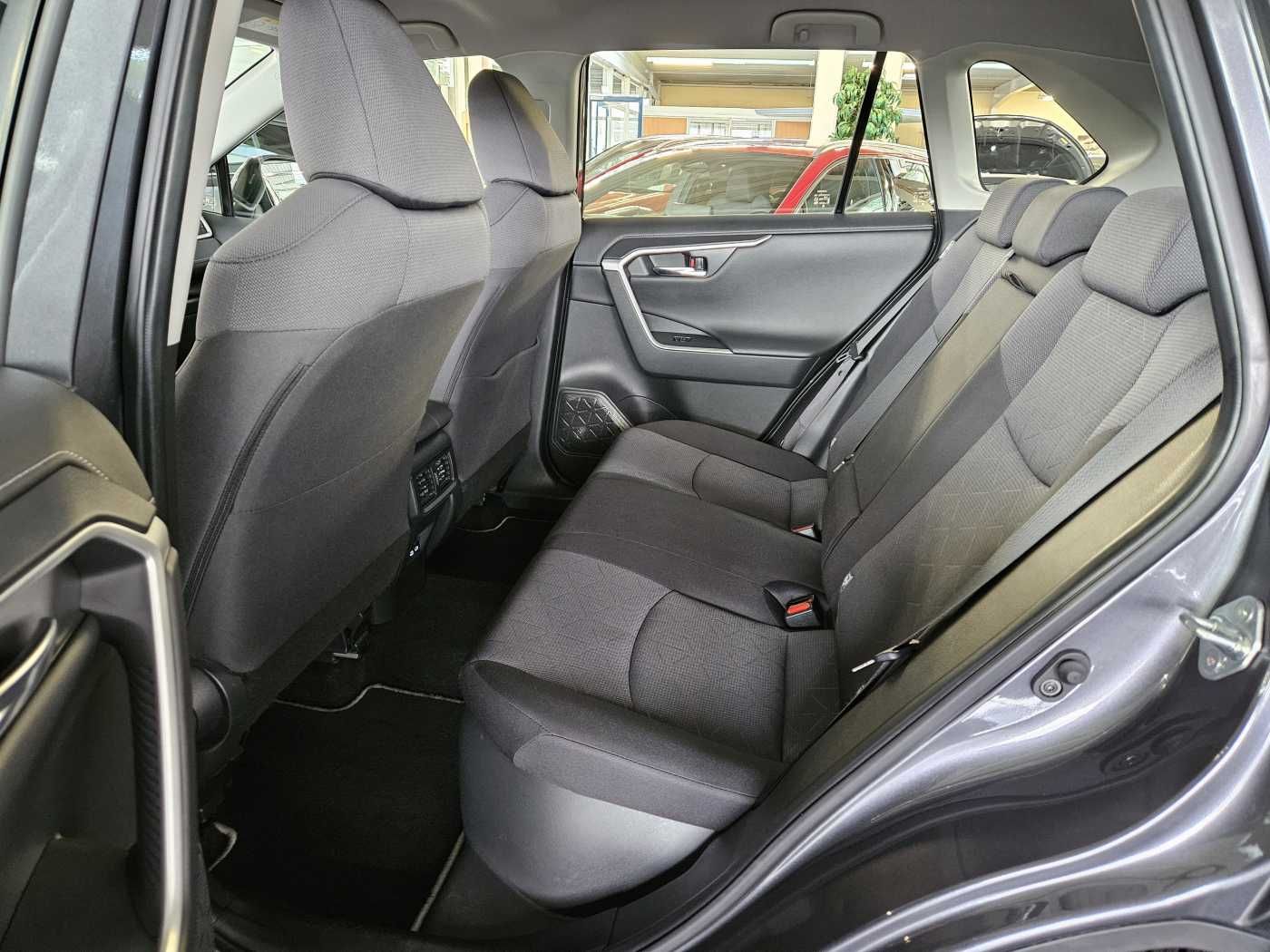 Toyota RAV4 2.5 Hybrid Business Edition - Samsaru's Car Outlet