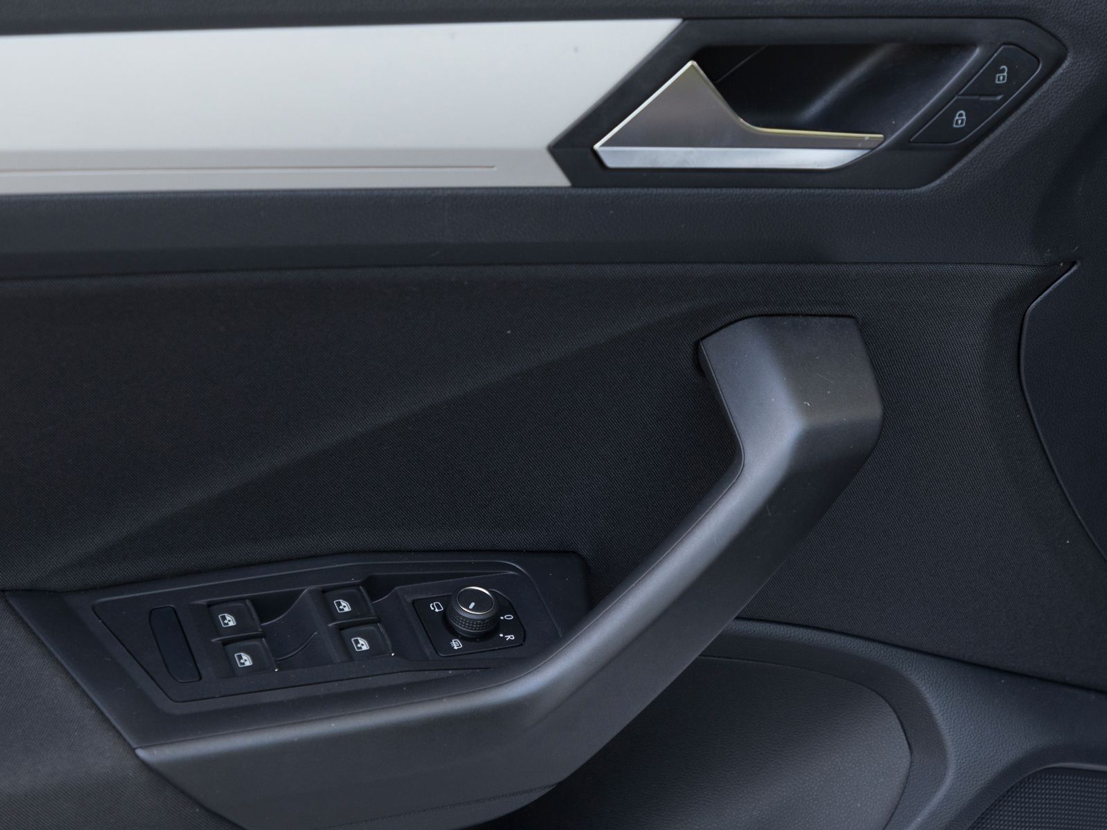 Volkswagen T-Roc 1.0 TSI Style - Samsaru's Car Outlet