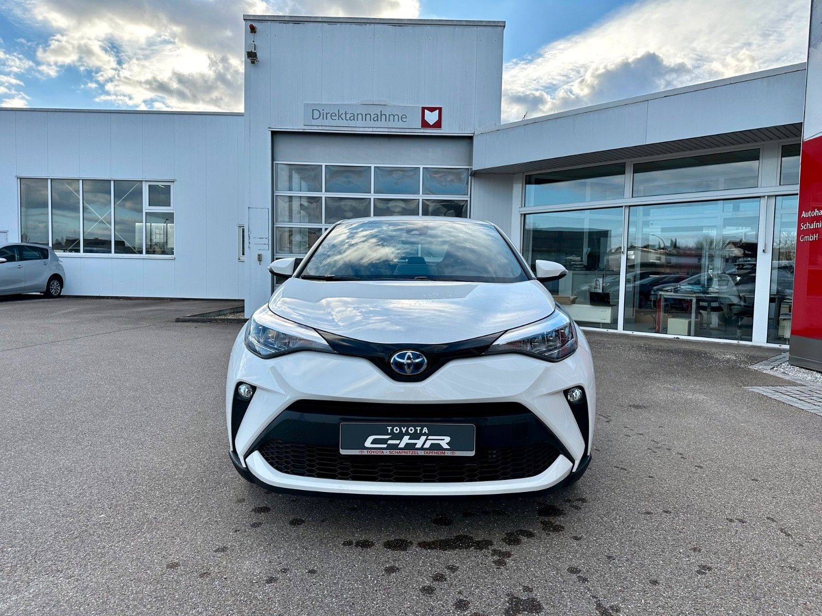 Toyota C-HR Flow 1.8-l-VVTi Hybrid - Samsaru's Car Outlet
