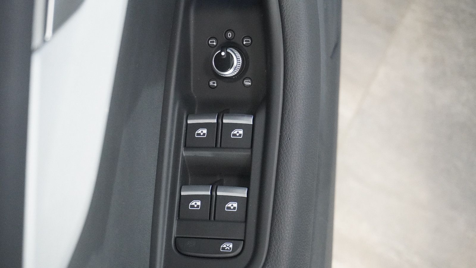 Audi A4 Avant 40 TFSI quatt S line - Samsaru's Car Outlet