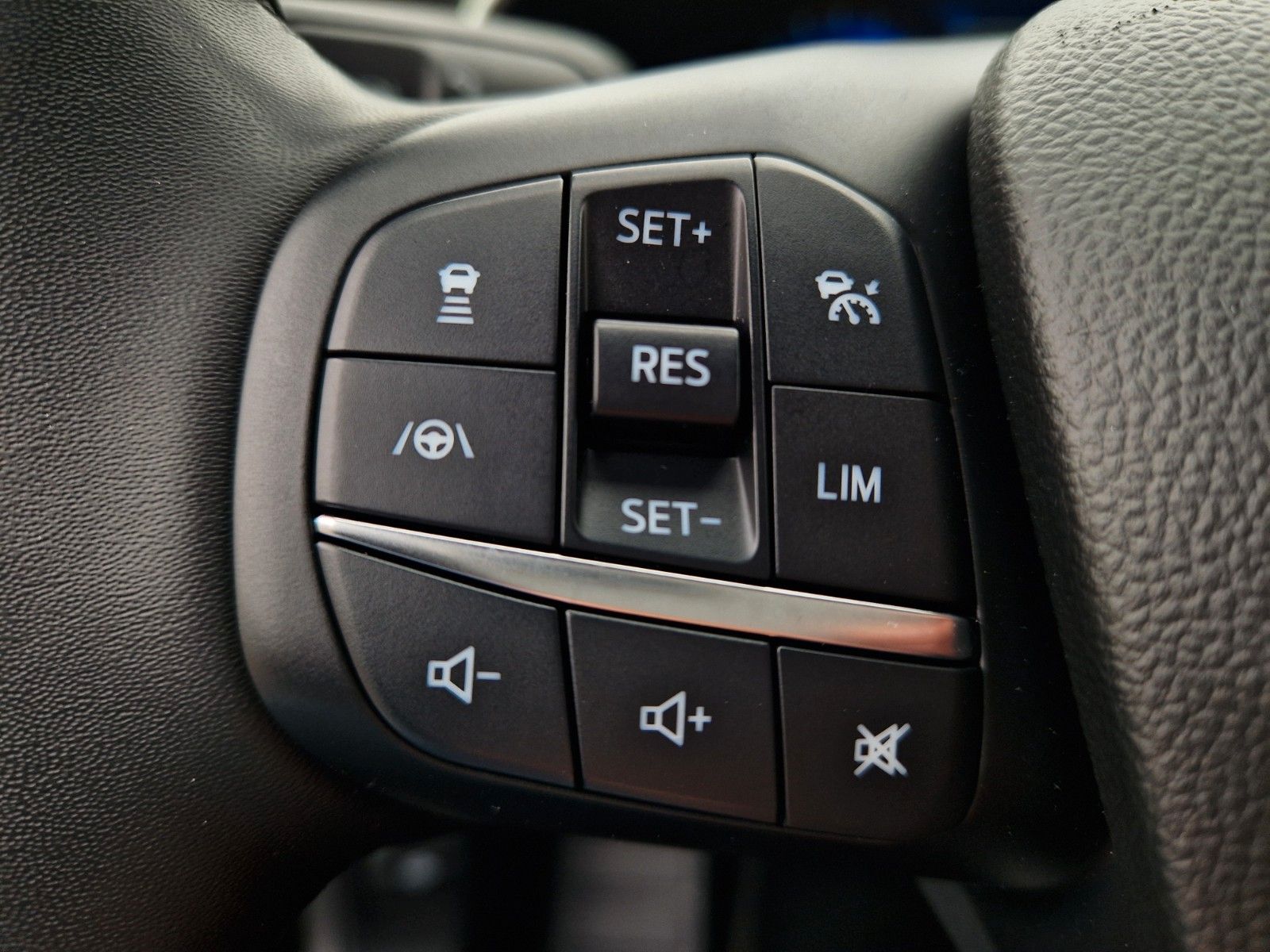 Ford Focus Tun.Titanium 1.Hd Aut. LED AHK NAVI Rf ACC