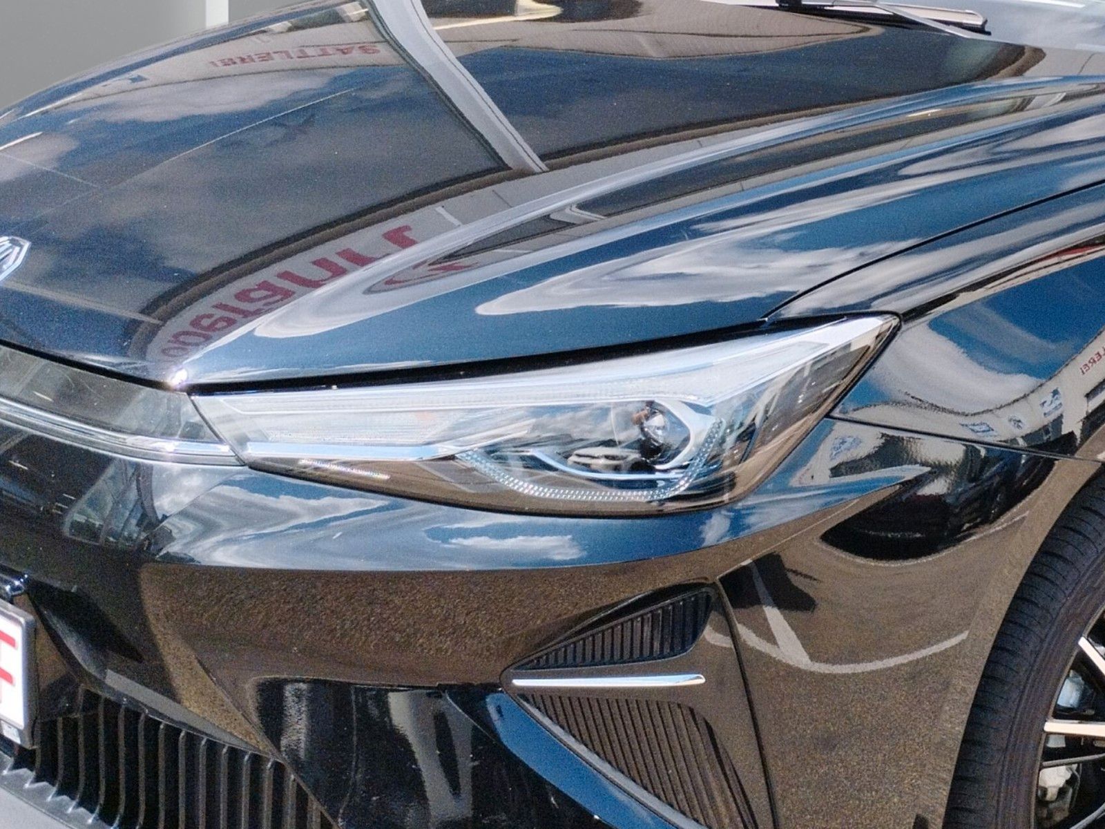 MG5 61,1 kWh Luxury - 8-fach bereift-