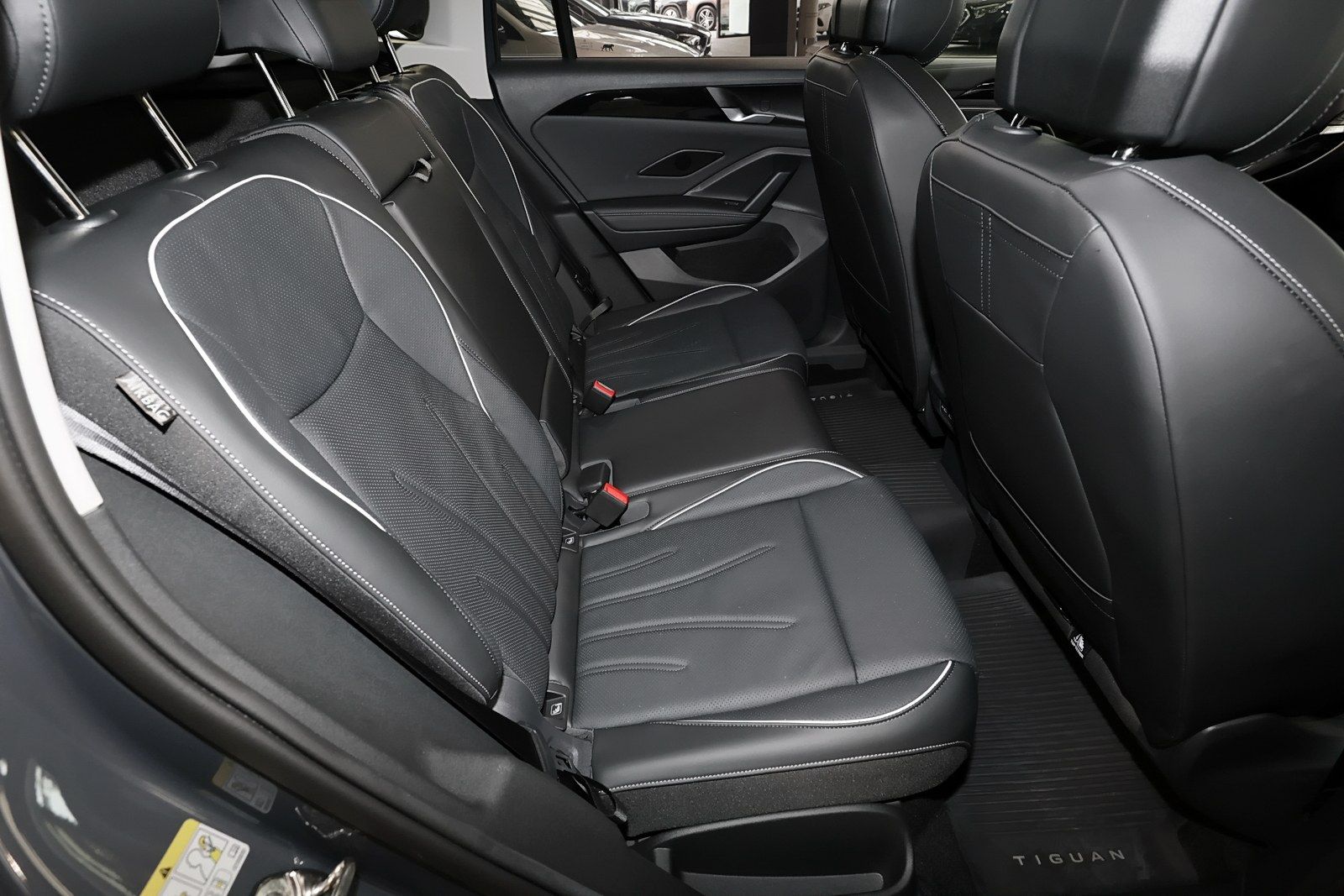 Volkswagen Tiguan AHK+ACC+KAMERA+TOTWINKEL+CARPLAY+LED+18"