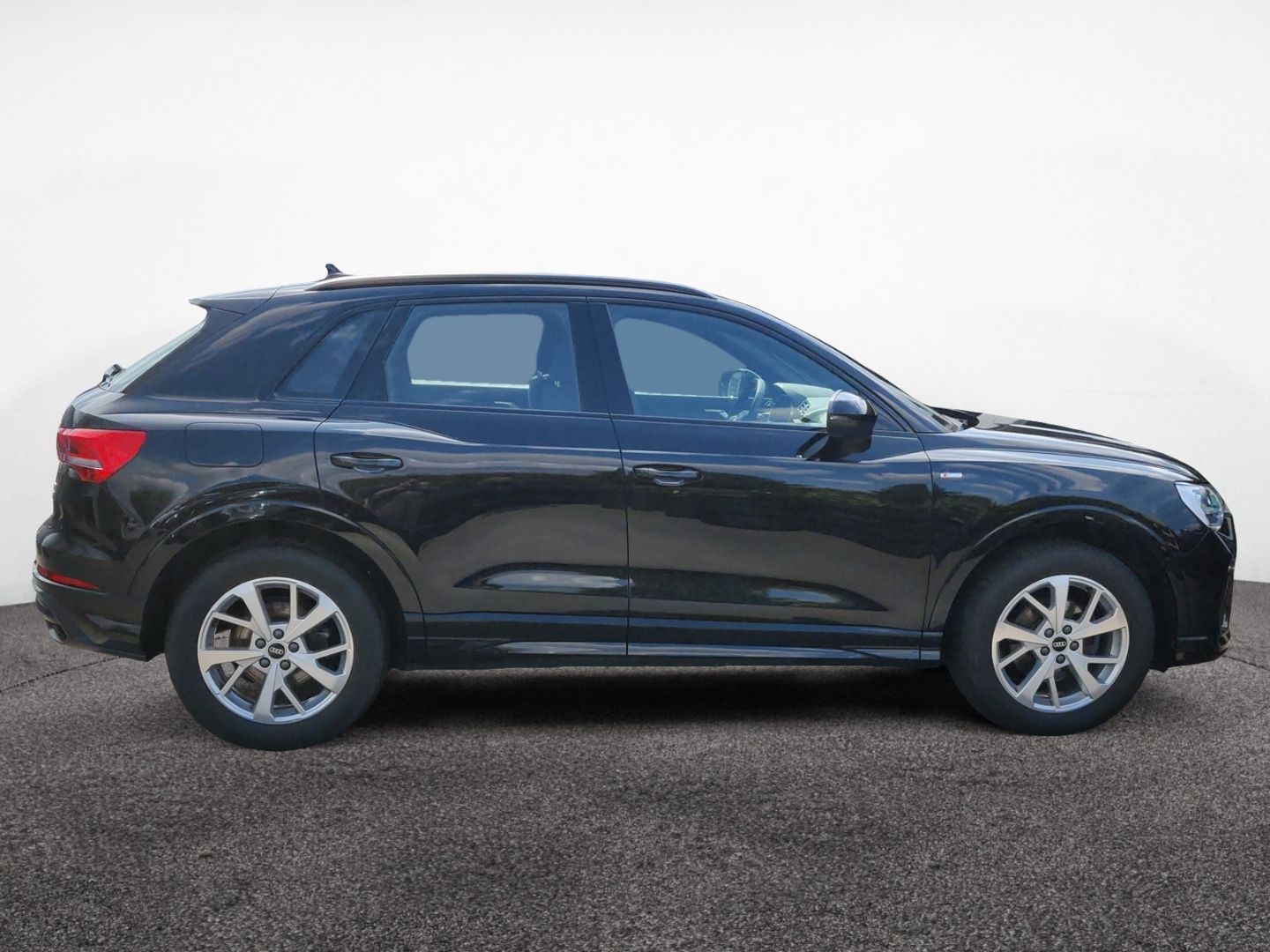 Audi Q3 35 TDI quattro S line - Samsaru's Car Outlet