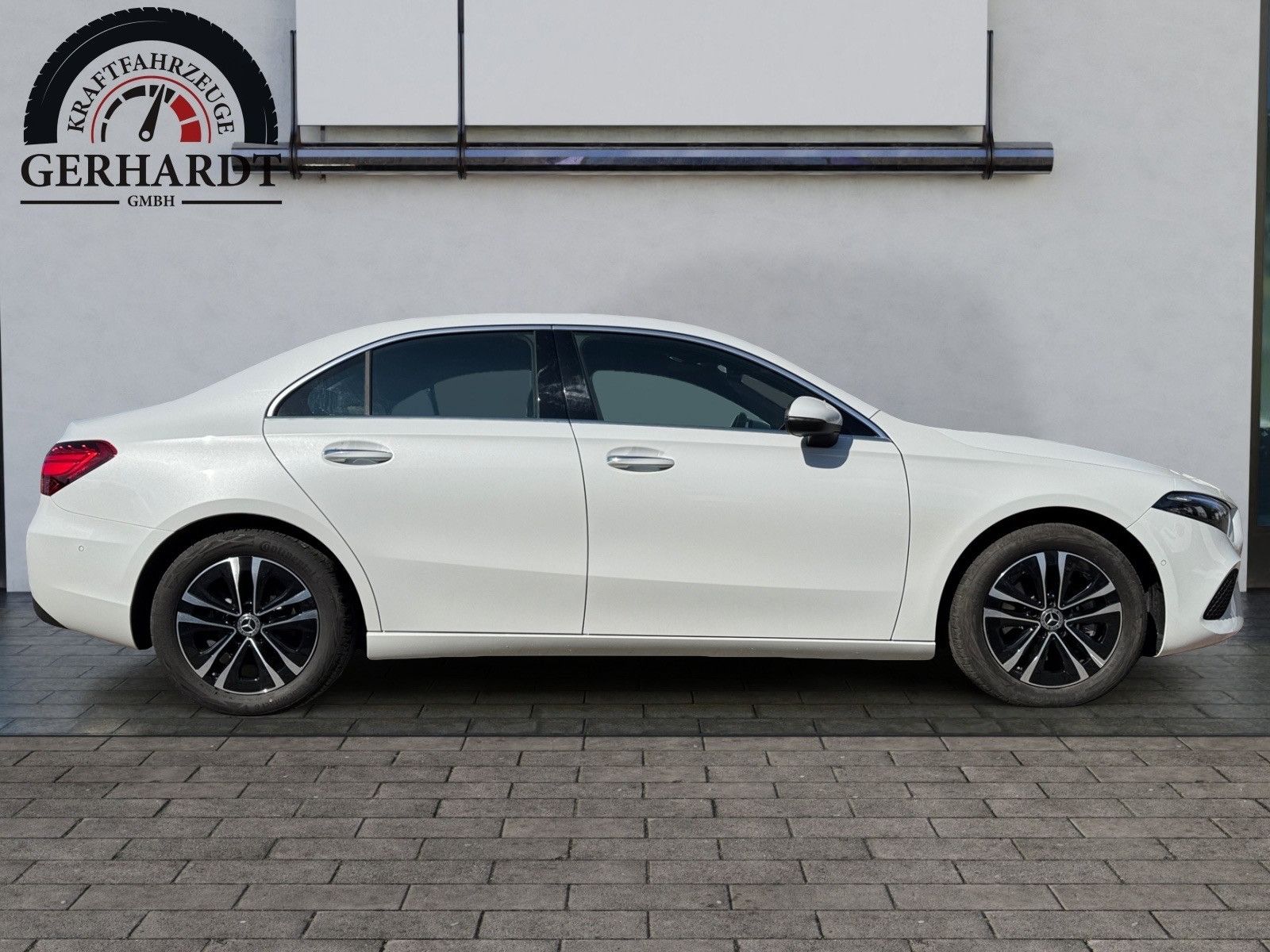 Mercedes-Benz A 180 AMG-Line - Samsaru's Car Outlet