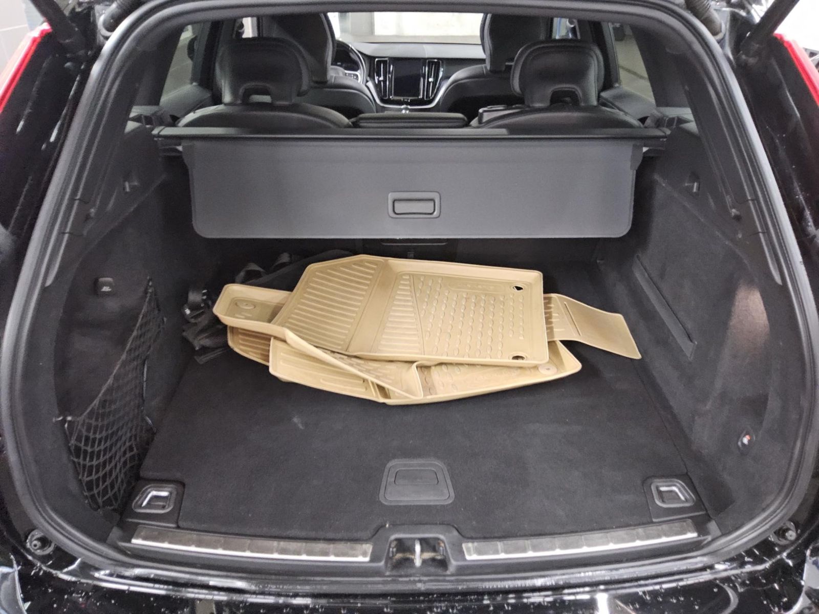 Volvo XC60 B4 D AWD Momentum Pro Navi LED T-Leder AHK