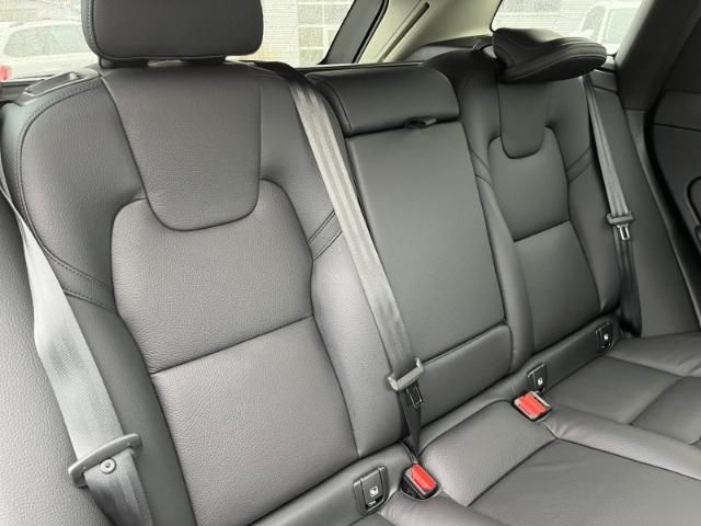 Volvo XC60 B4 Core - Samsaru's Car Outlet