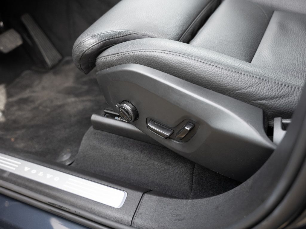 Volvo XC90 T8 Plus Dark Recharge AWD ACC 360° 7-SITZER