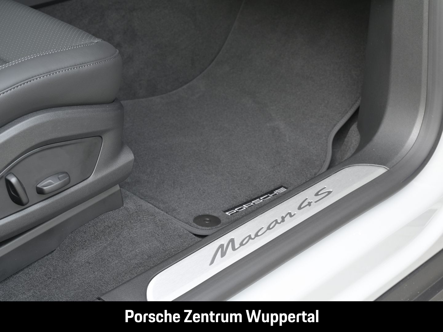 Porsche Macan 4S Surround-View LED-Matrix Abstandstempom