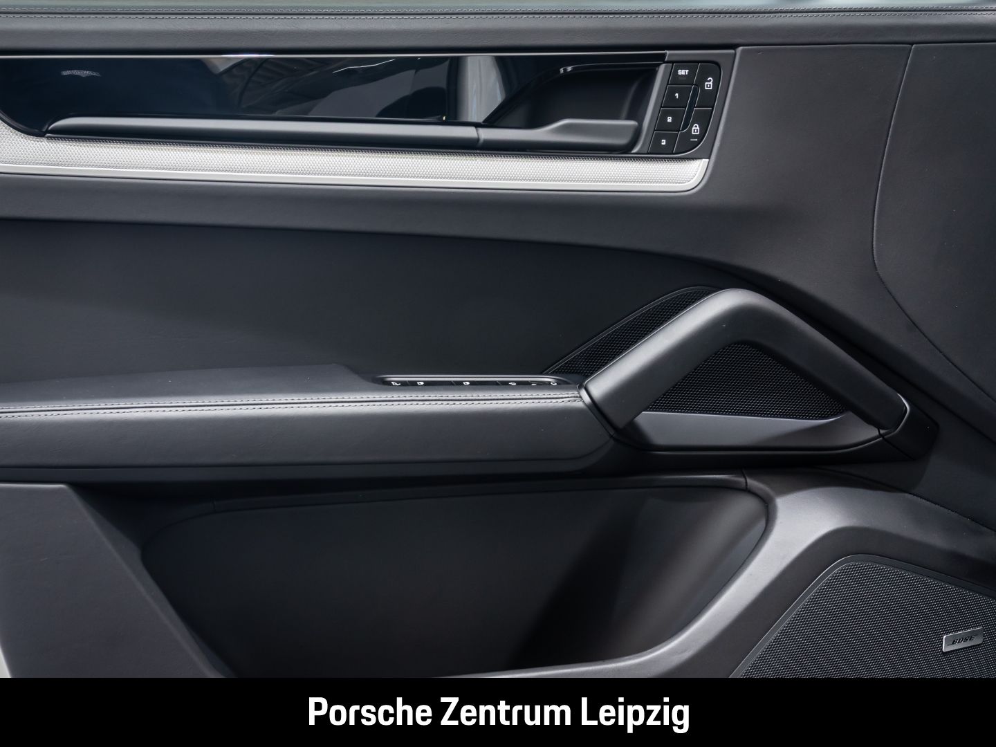 Porsche Cayenne E-Hybrid el.AHK InnoDrive Luft BOSE 360G