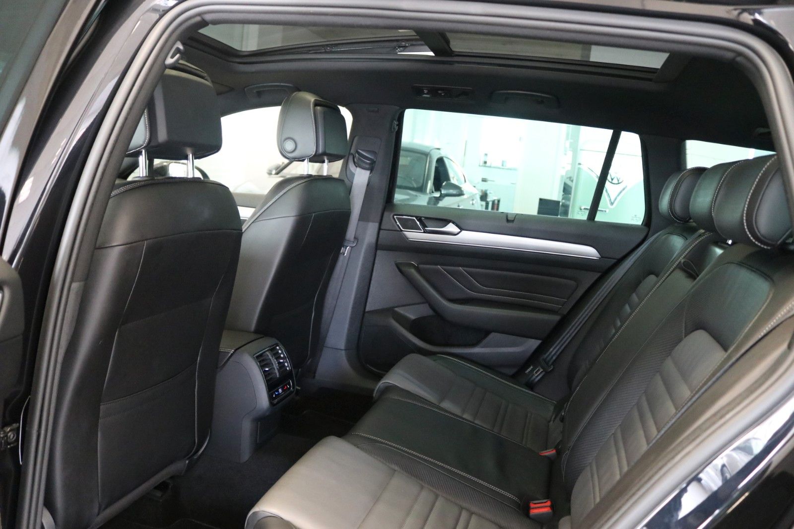 Volkswagen Passat 4M  R-Line DCC STHZ 360 Matrix Pano Leder