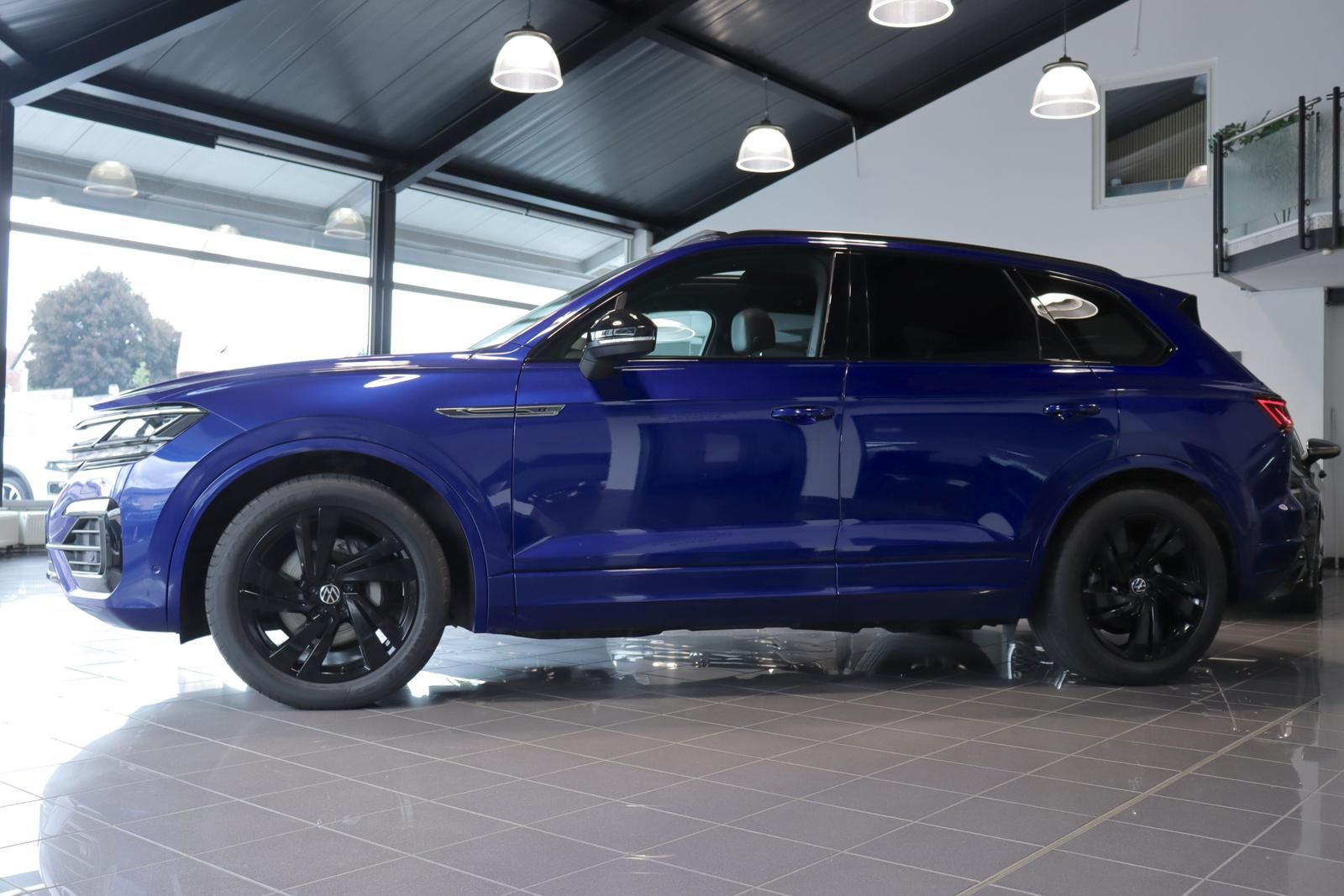 Volkswagen Touareg 3.0 TDI 4M R-LINE BLACK - Samsaru's Car Outlet