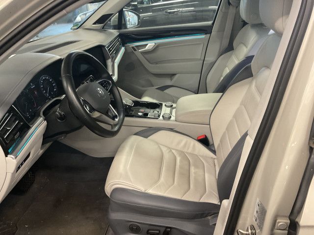 Volkswagen Touareg 3.0 V6 TSI eHybrid Elegance - Samsaru's Car Outlet