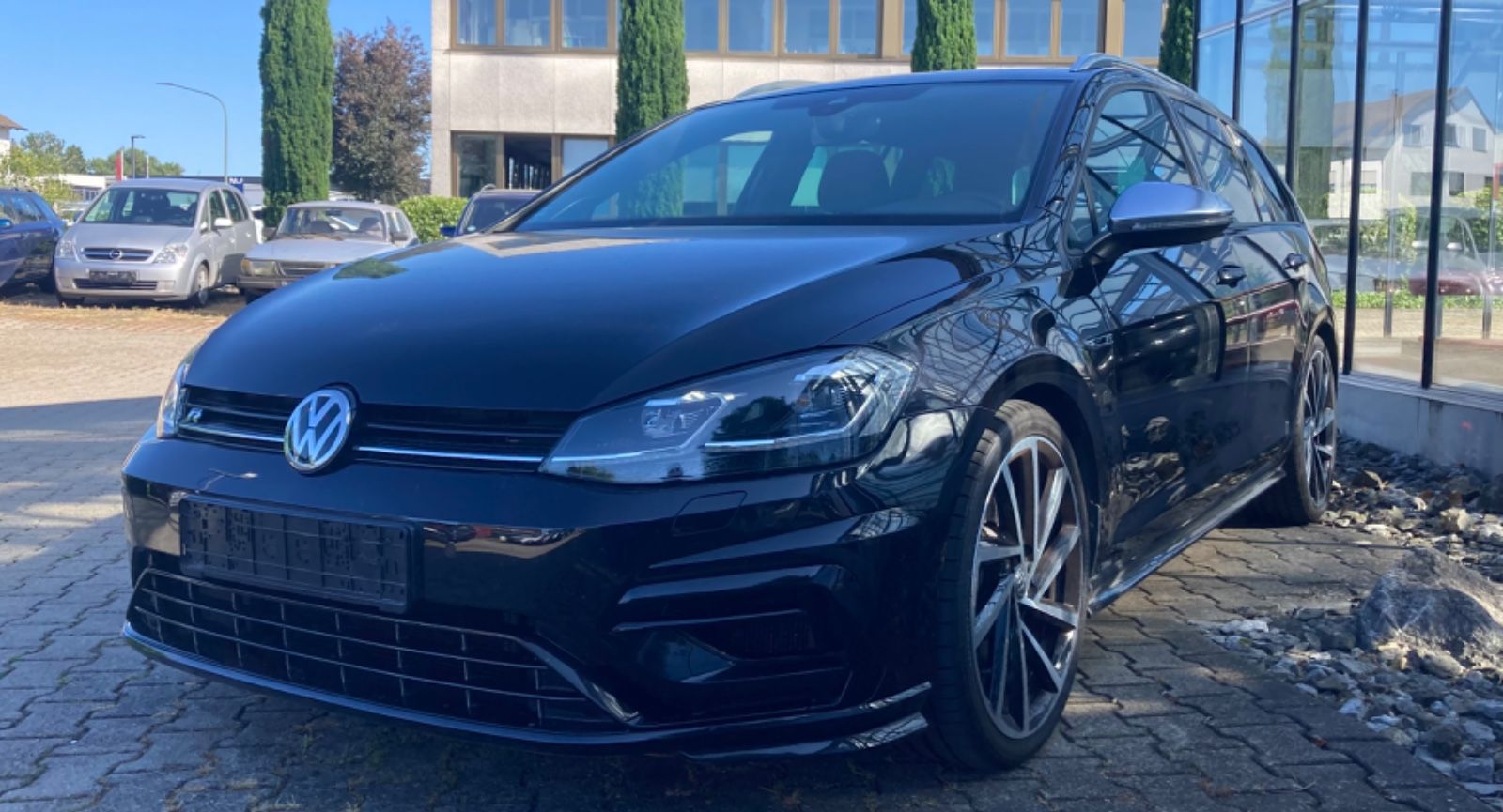 Volkswagen Golf VII Variant R 4Motion - Samsaru's Car Outlet