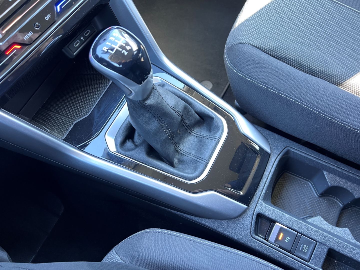Volkswagen T-Roc 1.0TSI Life - Samsaru's Car Outlet
