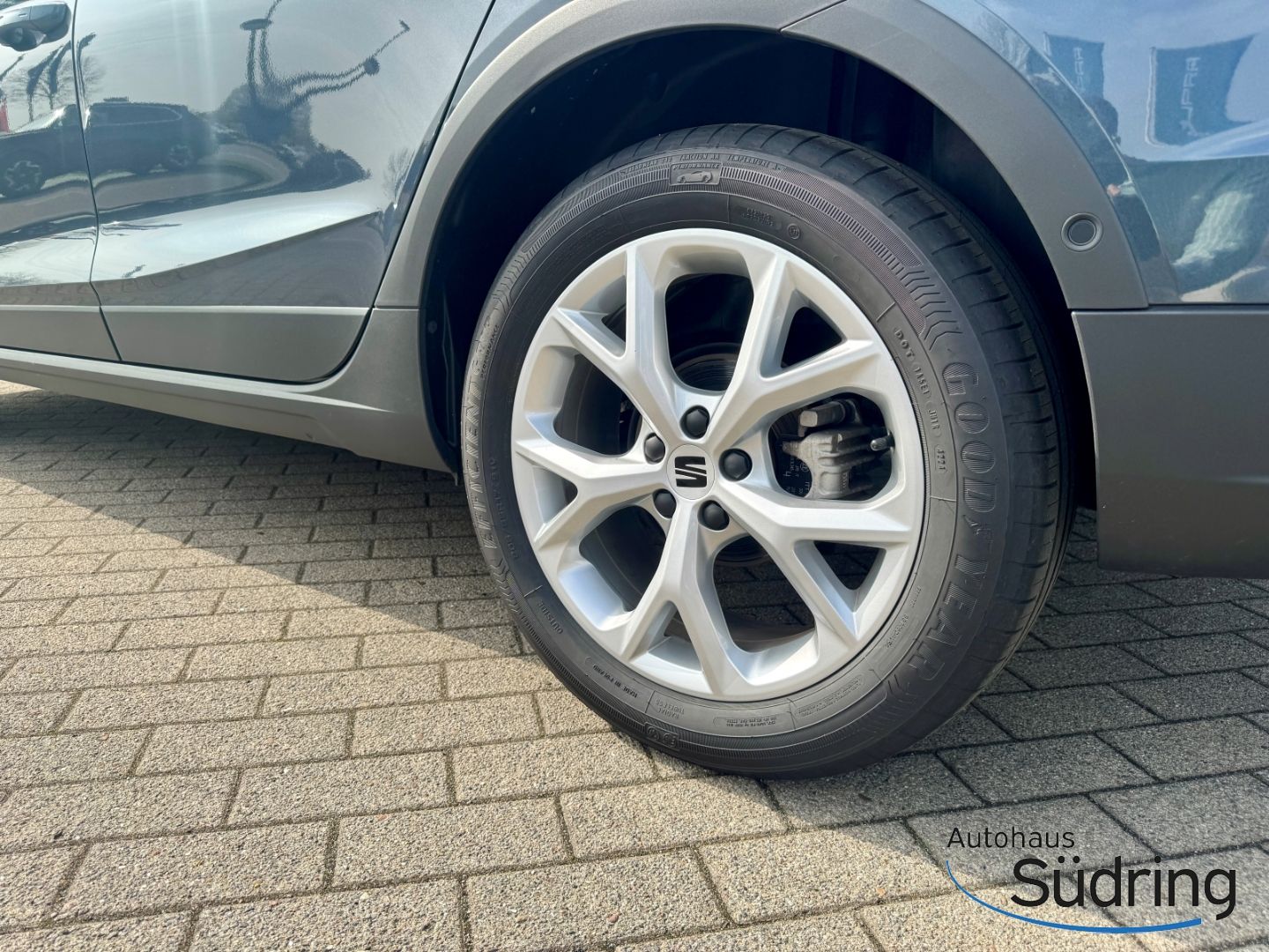 Seat Arona 1,0 TSI FR DSG AHK Navi Rückfk. ACC