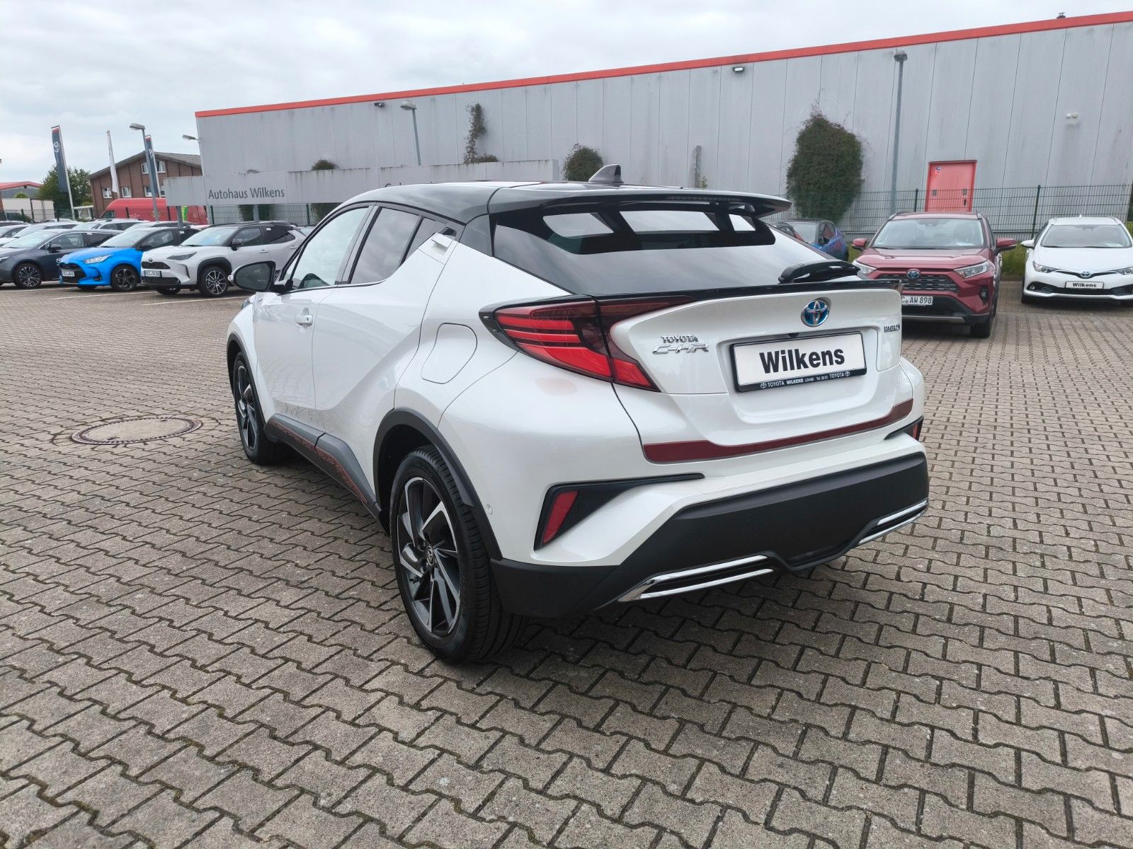 Toyota C-HR Hybrid Style - Samsaru's Car Outlet