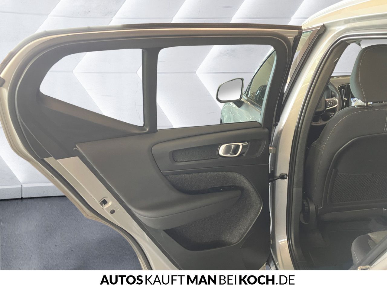 Volvo XC40 B3 DKG Core AHK LED SHZ/LHZ NAVI PDC/CAM!