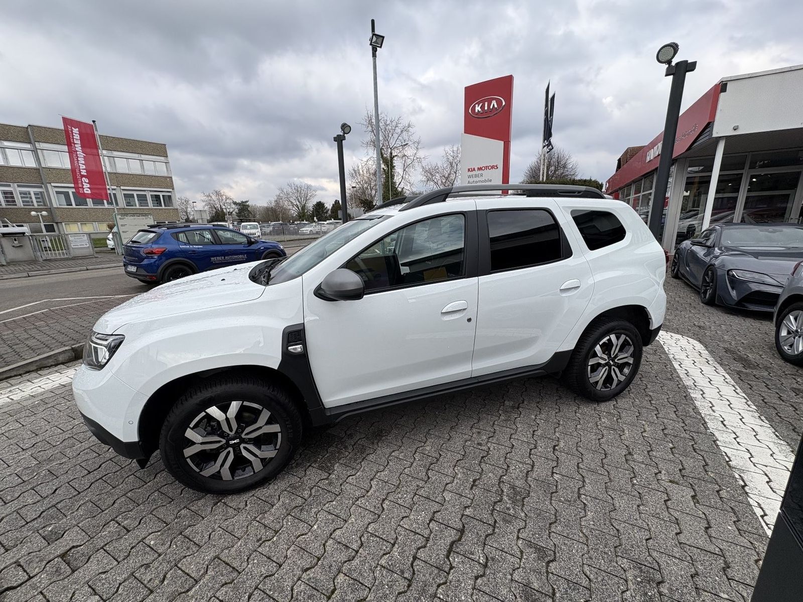 Dacia Duster TCe 150 Journey+ 4WD - Samsaru's Car Outlet