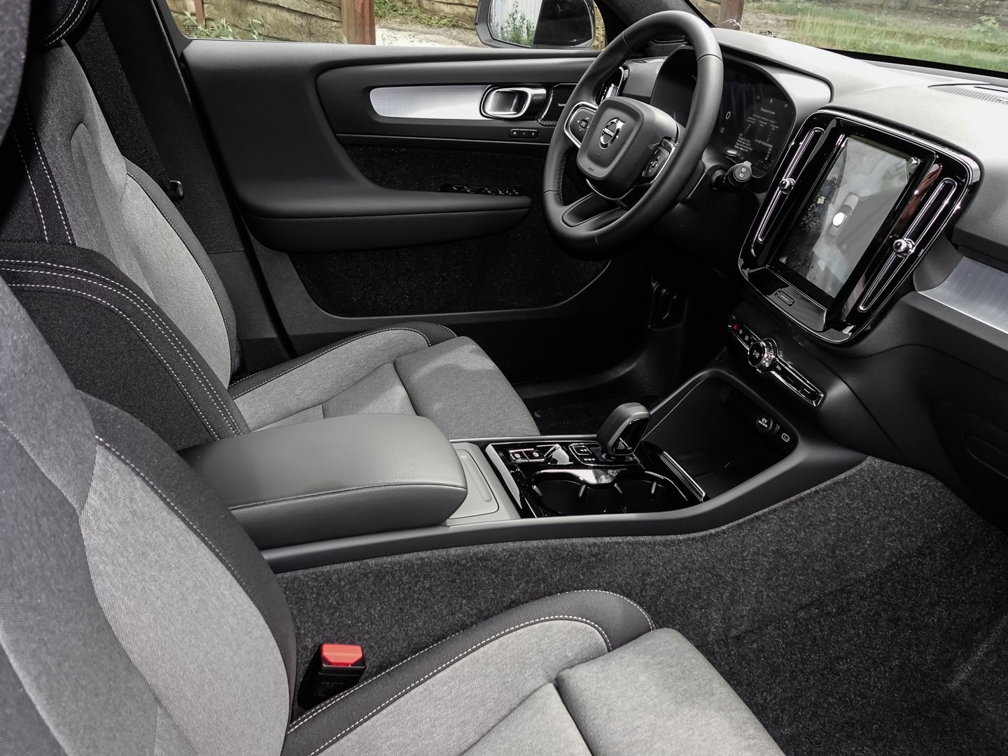Volvo XC40 B3 Benzin Plus Dark - Samsaru's Car Outlet