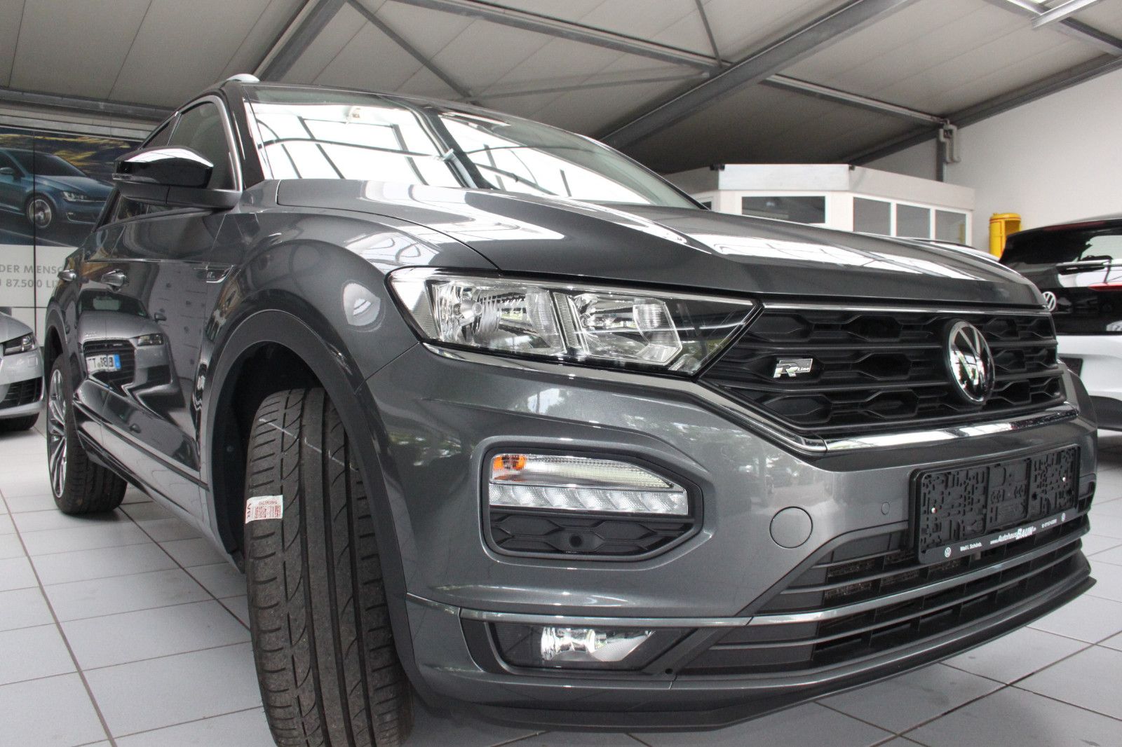 Volkswagen T-Roc R-Line DSG - Samsaru's Car Outlet
