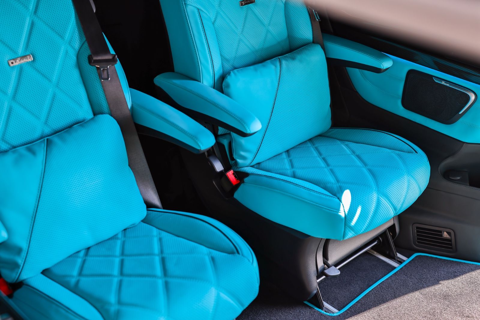 Mercedes-Benz V 300 4MATIC - Samsaru's Car Outlet