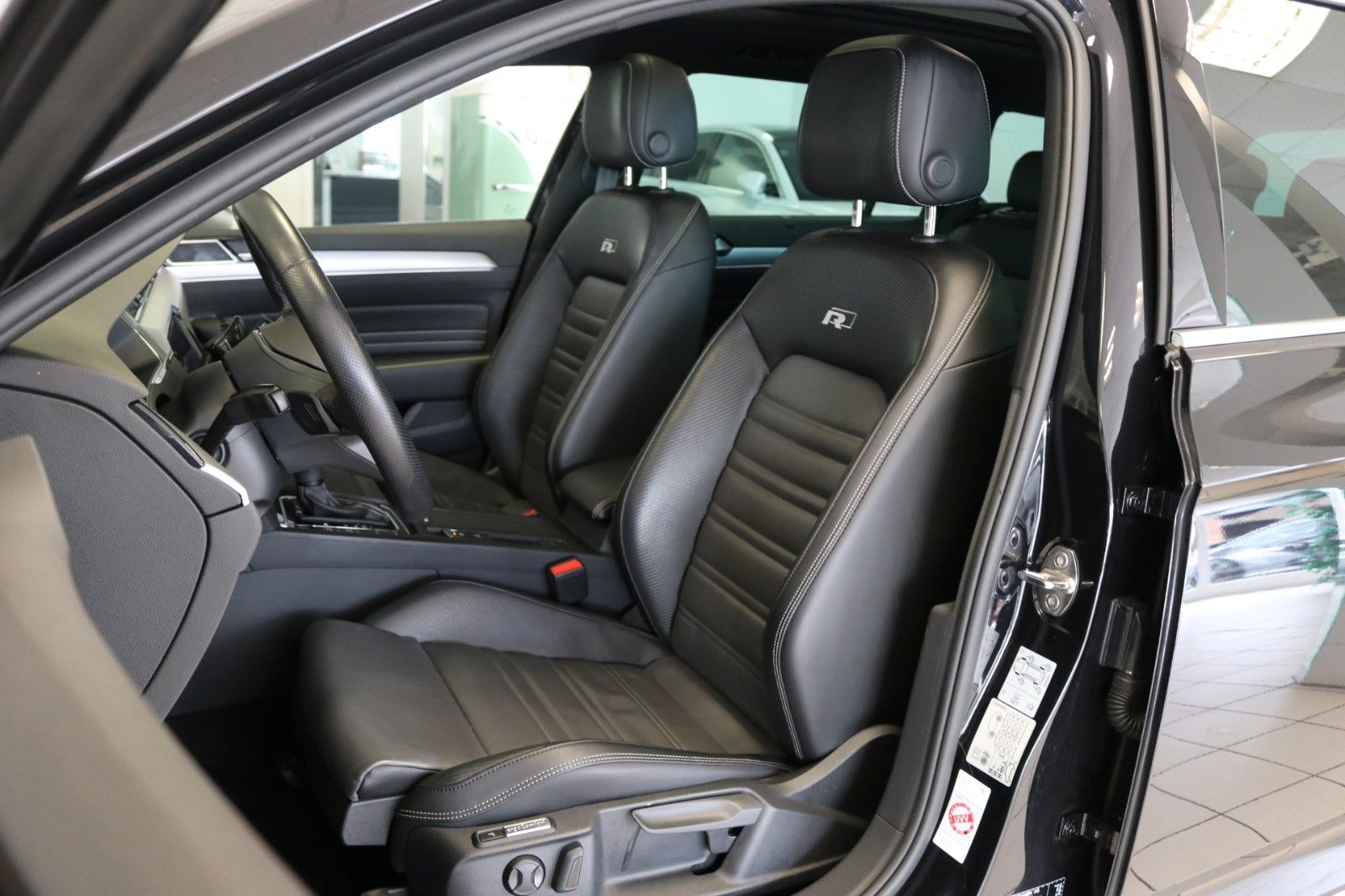 Volkswagen Passat 4M  R-Line DCC STHZ 360 Matrix Pano Leder