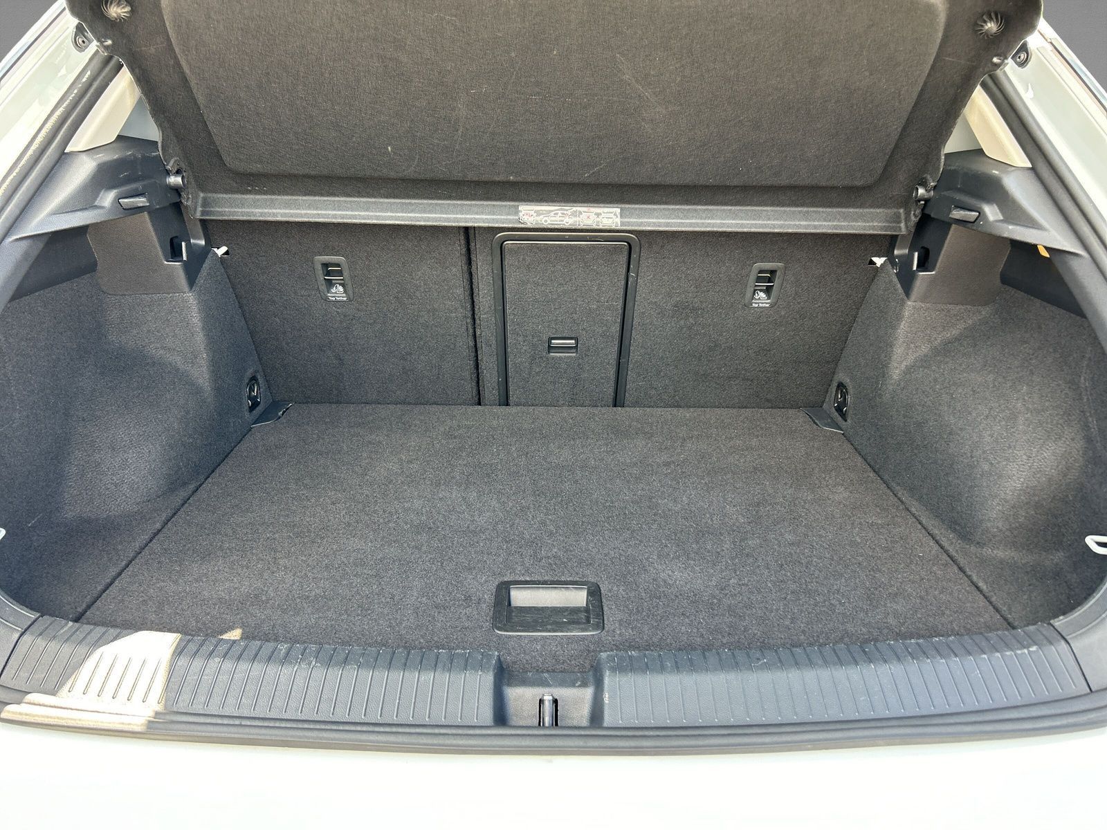 Volkswagen T-Roc 2.0 TDI Style - Samsaru's Car Outlet