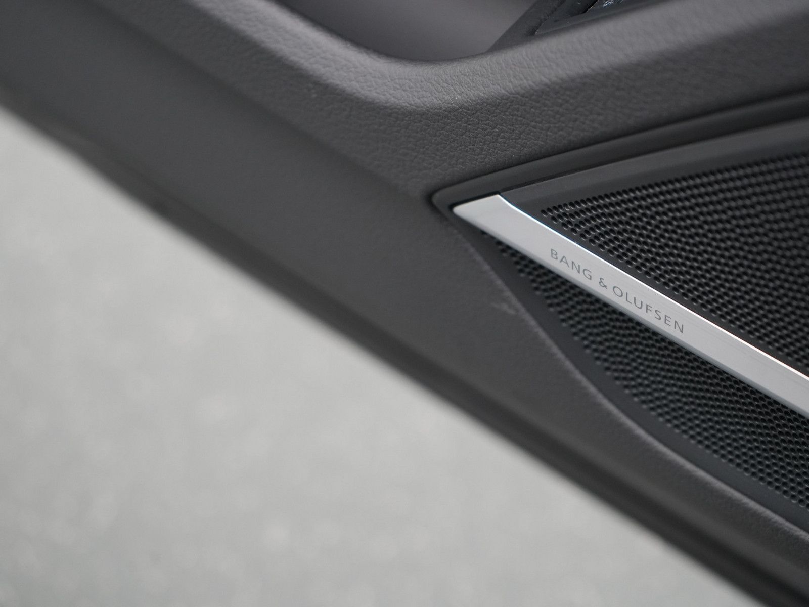 Audi A8 - Samsaru's Car Outlet