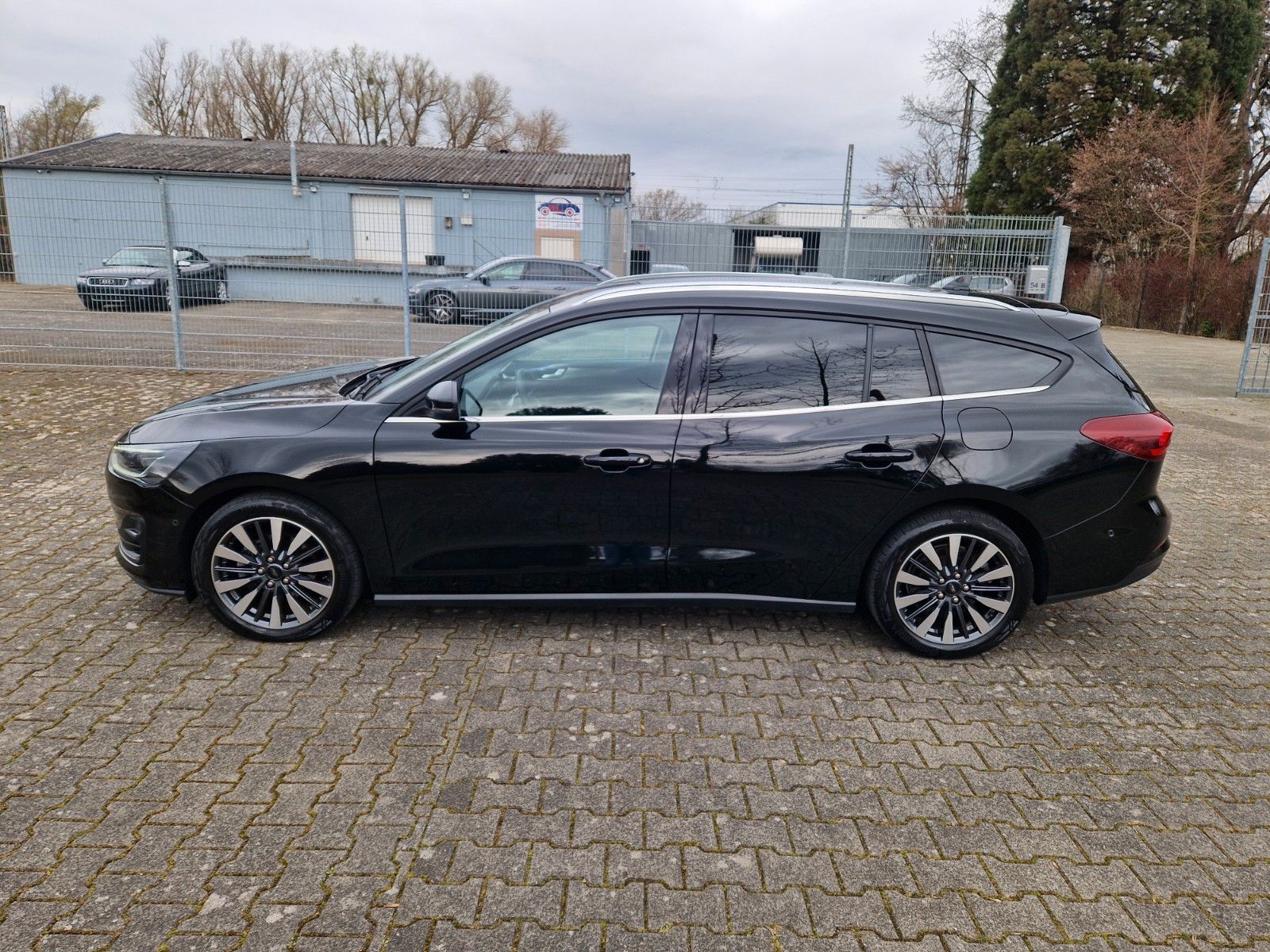 Ford Focus Tun.Titanium 1.Hd Aut. LED AHK NAVI Rf ACC
