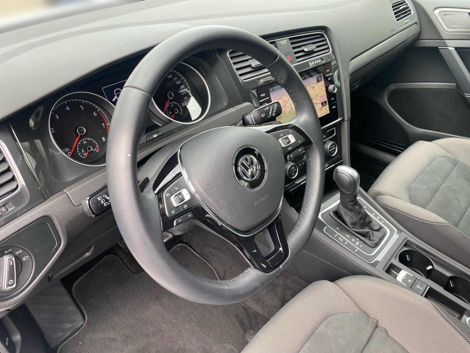 Volkswagen Golf VII 1.5 TSI DSG COMFORT - Samsaru's Car Outlet
