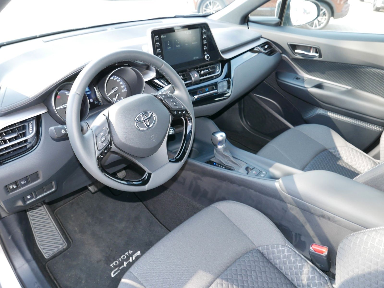 Toyota C-HR Hybrid Flow - Samsaru's Car Outlet