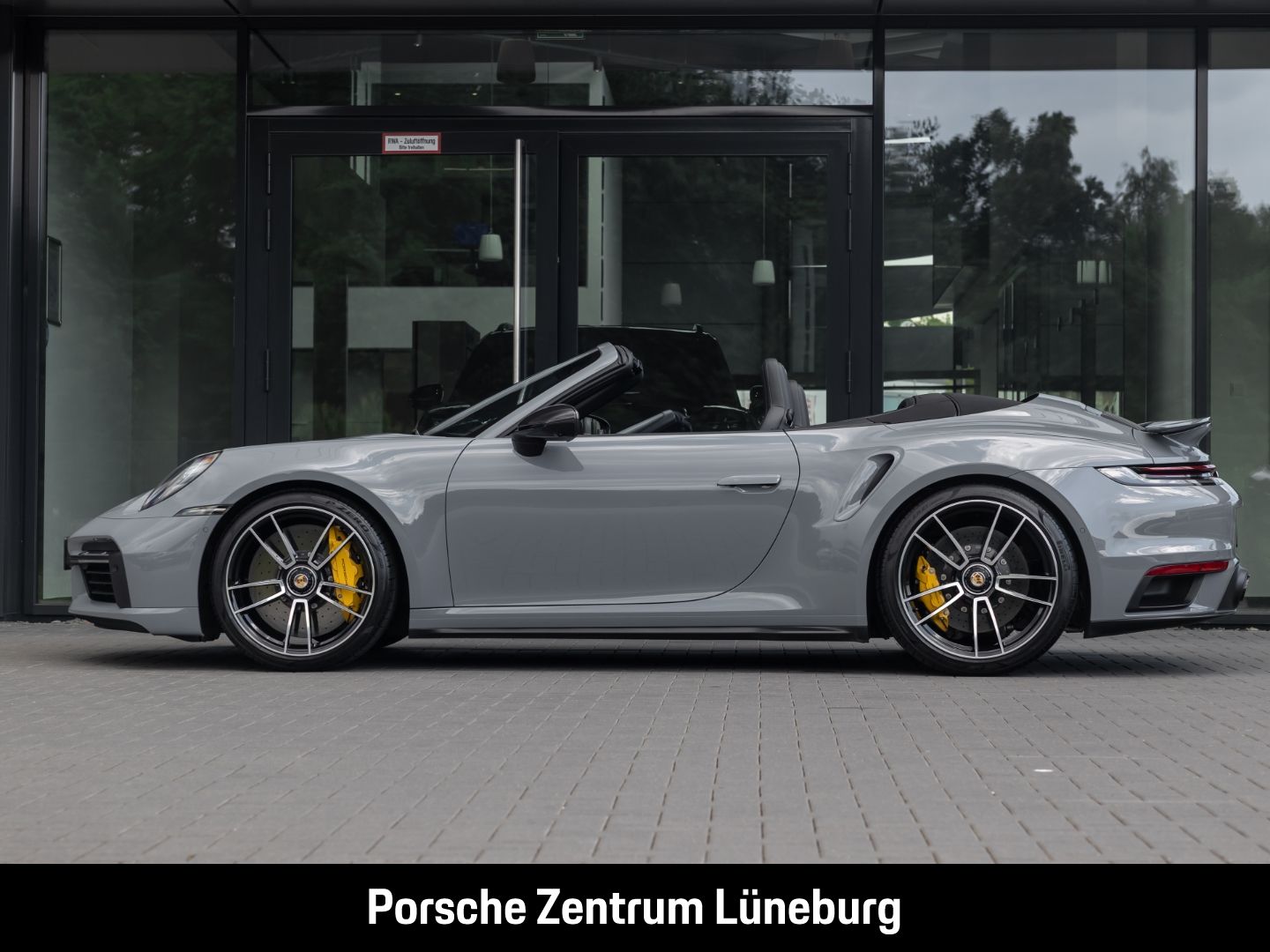 Porsche 992 911 Turbo S Cabriolet - Samsaru's Car Outlet