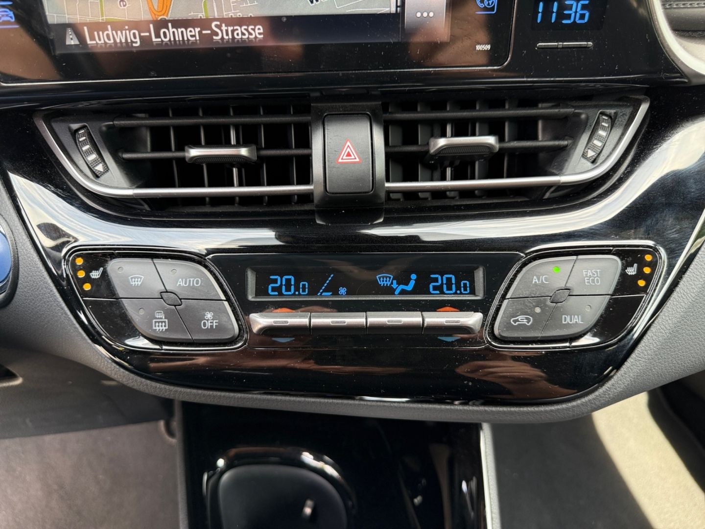 Toyota C-HR 1.8 Hybrid Club - Samsaru's Car Outlet