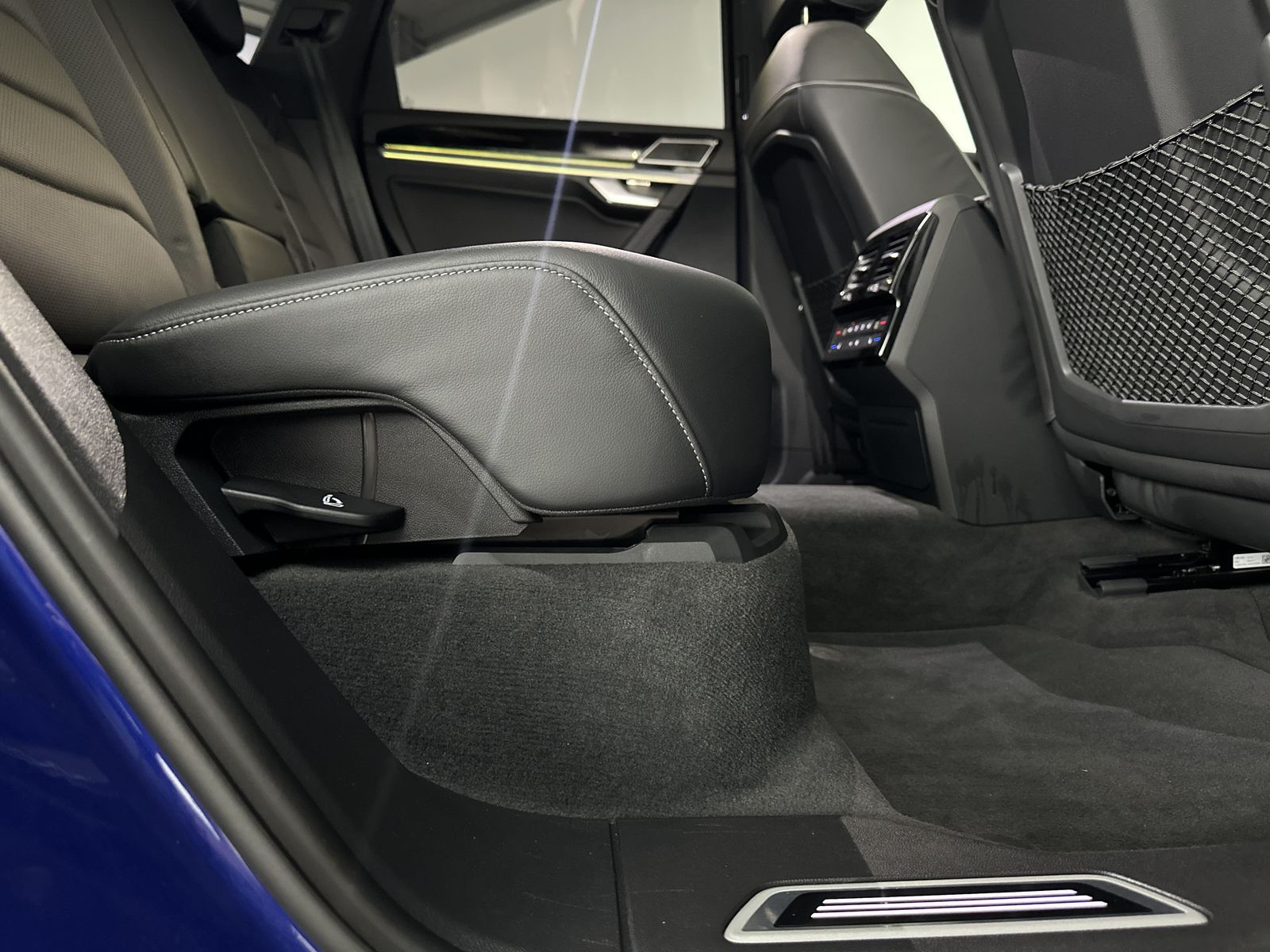 Volkswagen Touareg R-Line BLACK - Samsaru's Car Outlet