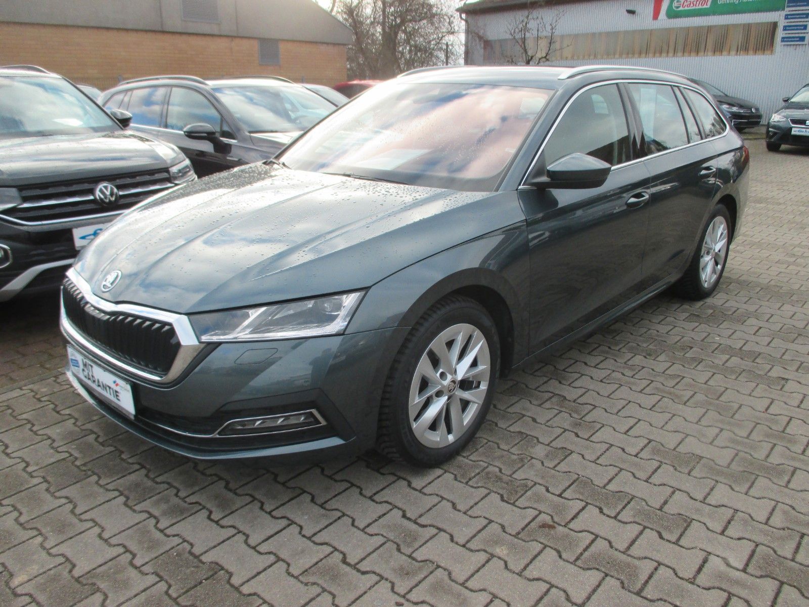 Skoda Octavia Combi 1.5 TSI STYLE - Samsaru's Car Outlet