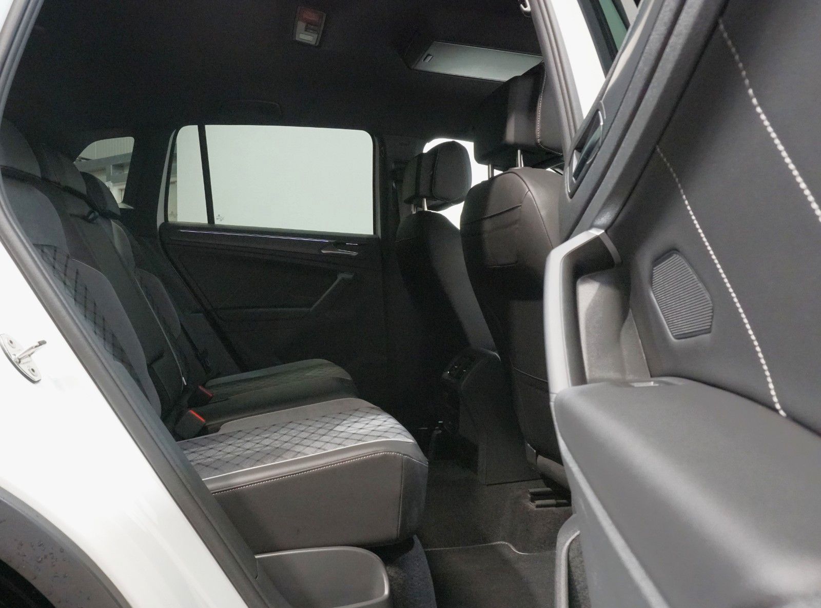 Volkswagen Tiguan R-Line 4Motion 2.0TDI*BlackStyle*IQ.Light