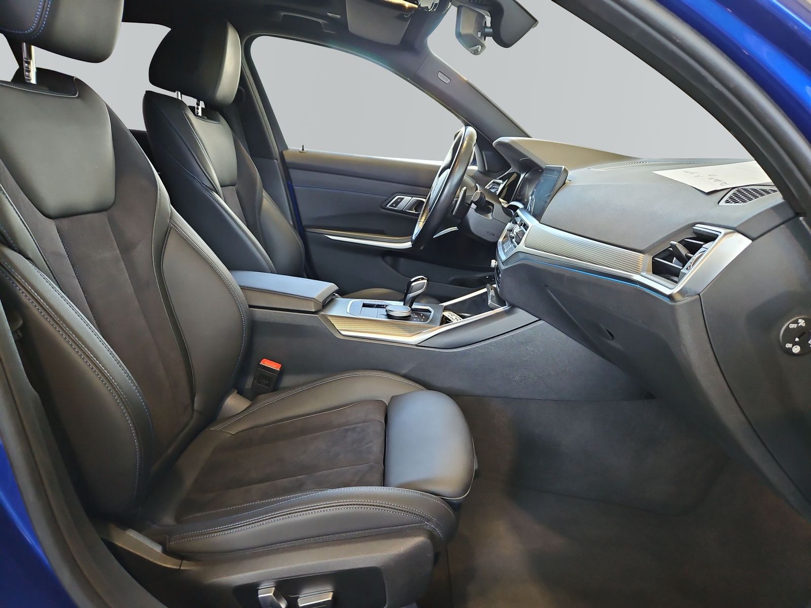 BMW 330e xDrive Touring M Sportpaket - Samsaru's Car Outlet