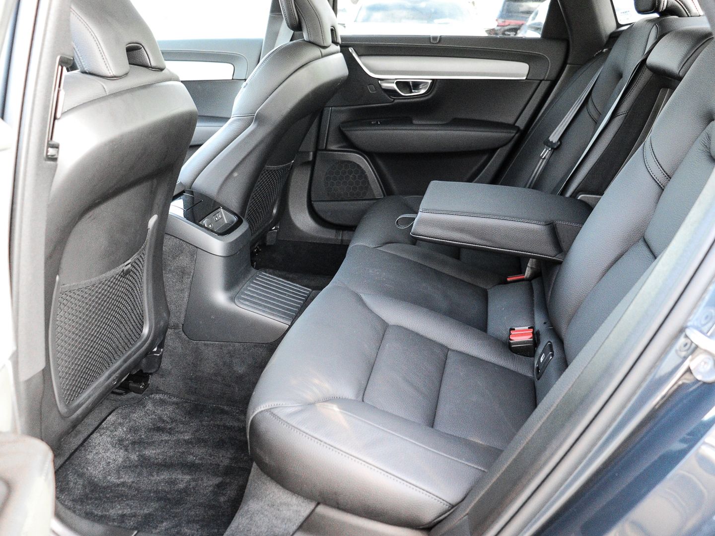 Volvo S90 Plus Dark Recharge Plug-In Hybrid AWD StandH