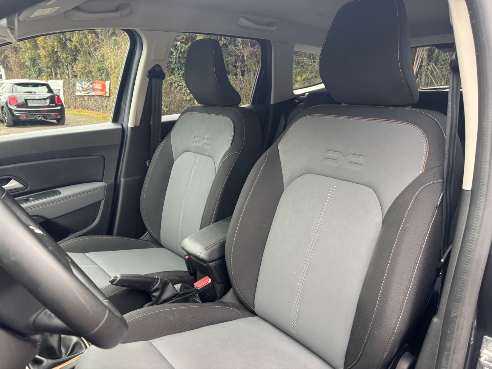 Dacia DUSTER - Samsaru's Car Outlet