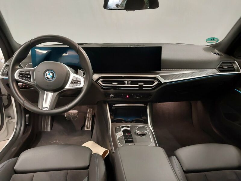 BMW 330e Aut. M Sportpaket - Samsaru's Car Outlet