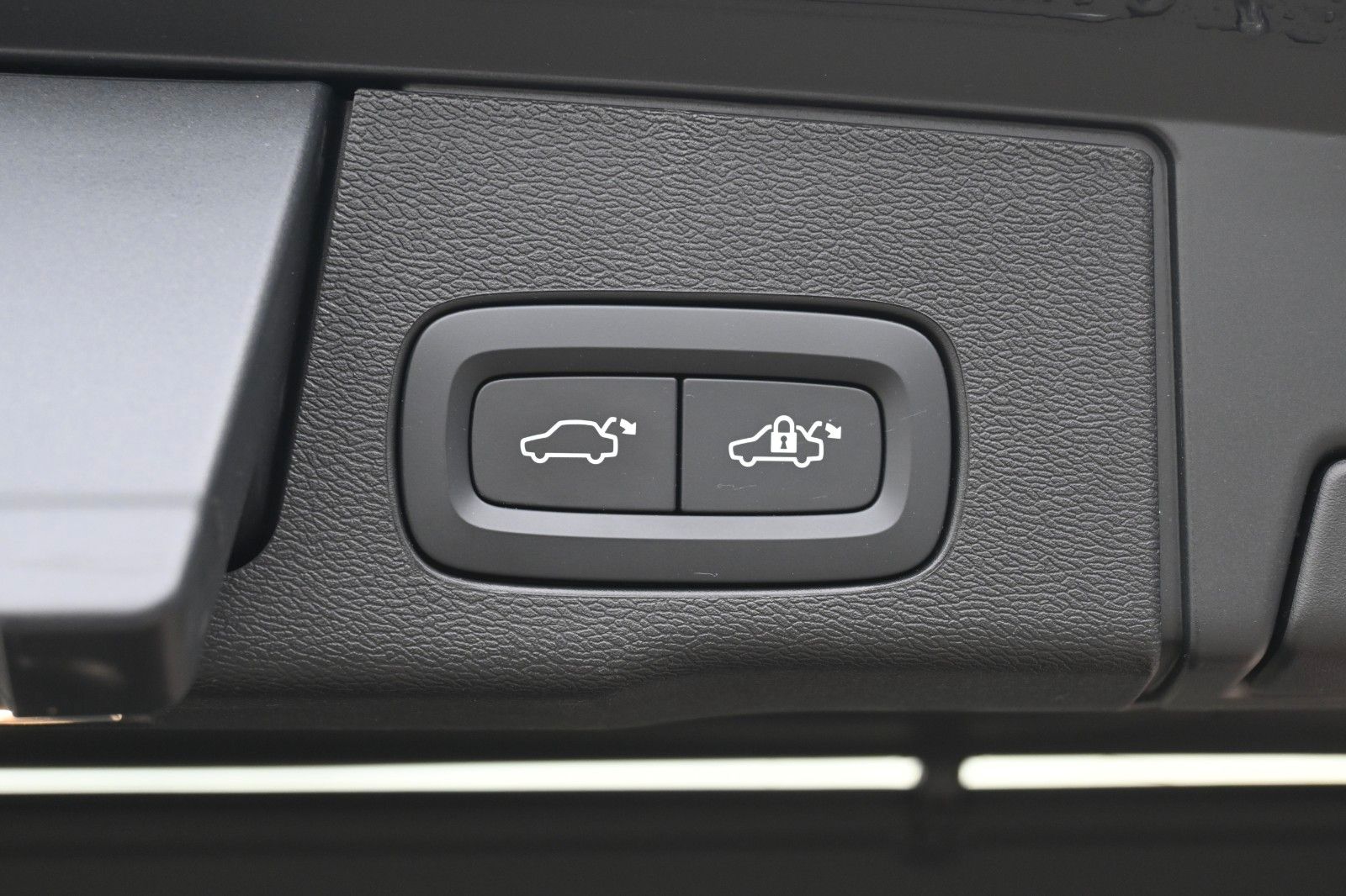 Volvo XC60 B4 AWD Ultimate Dark*LED*PANO*STHZ*