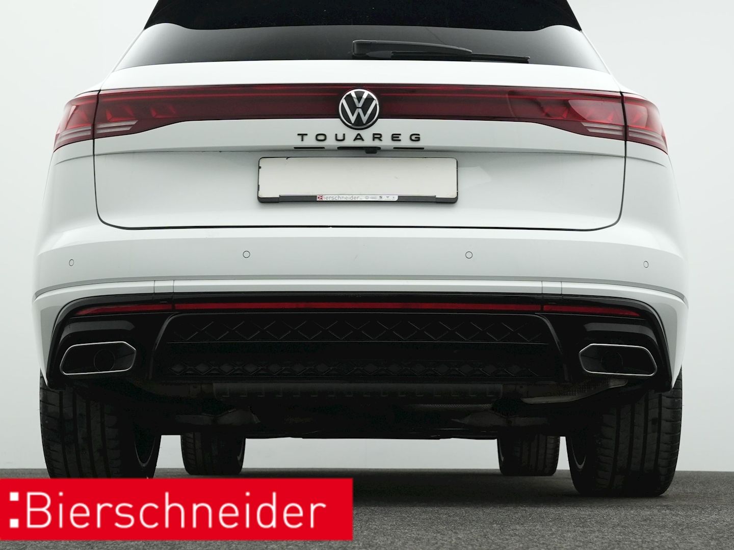 Volkswagen Touareg 3.0 TDI R-line BLACK-STYLE - Samsaru's Car Outlet