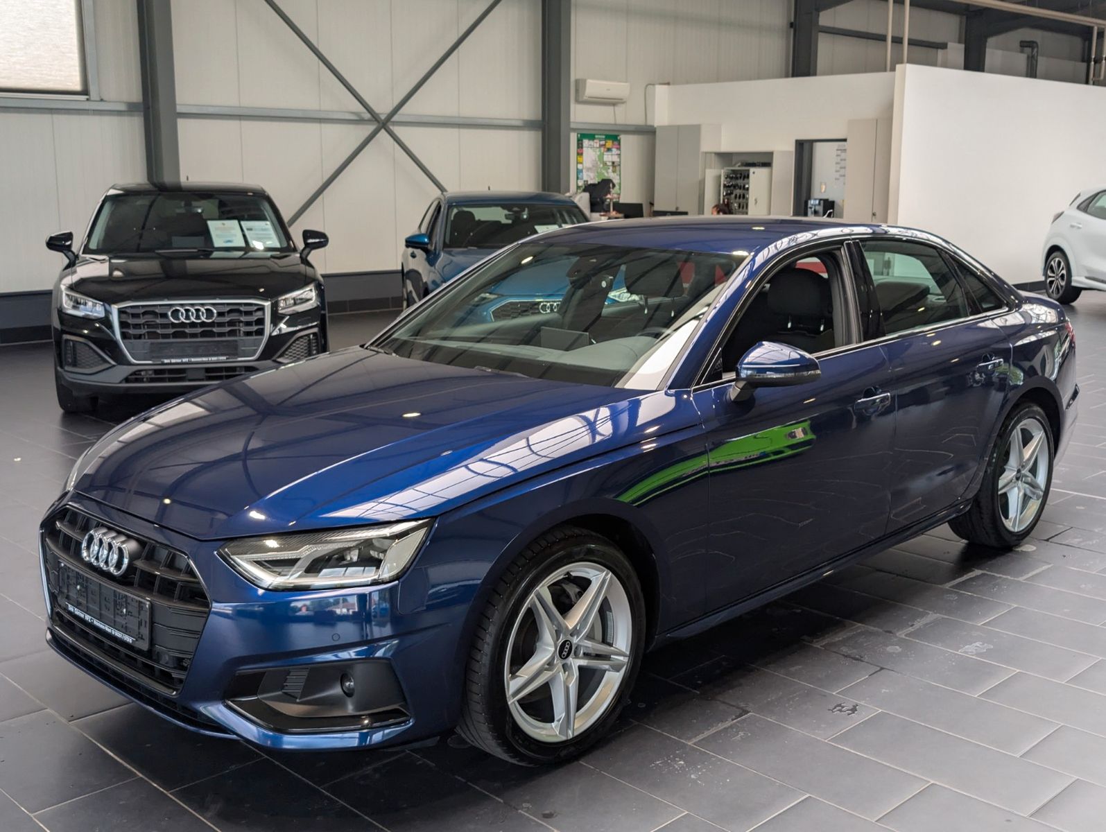 Audi A4 40 TDI S tronic advanced - Samsaru's Car Outlet