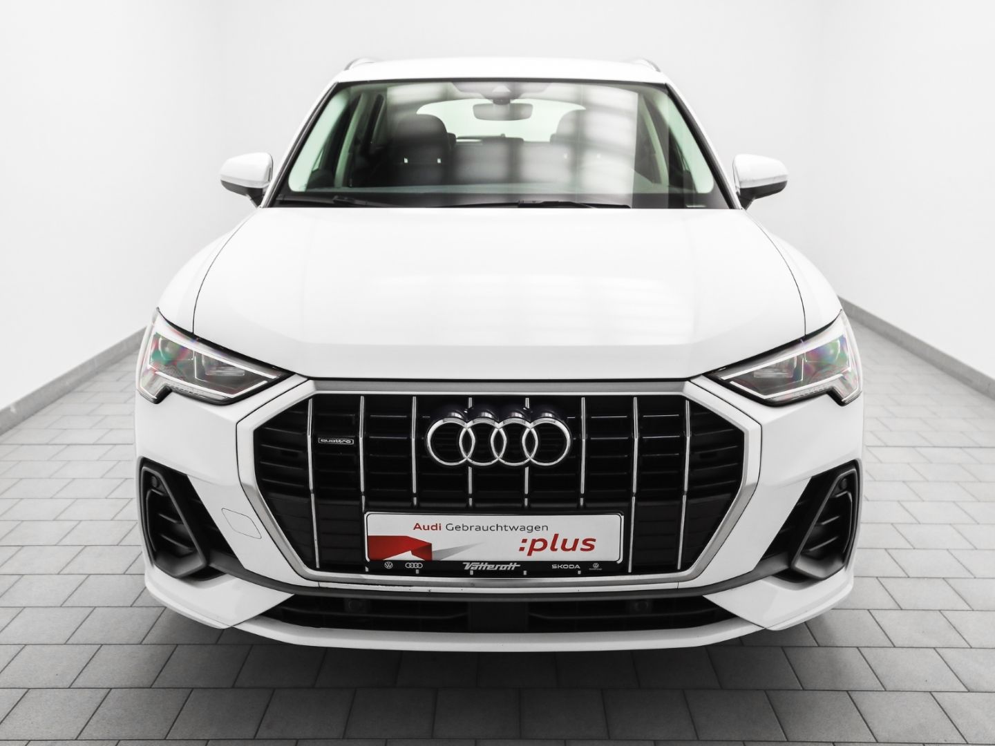 Audi Q3 40 TFSI quattro S line - Samsaru's Car Outlet