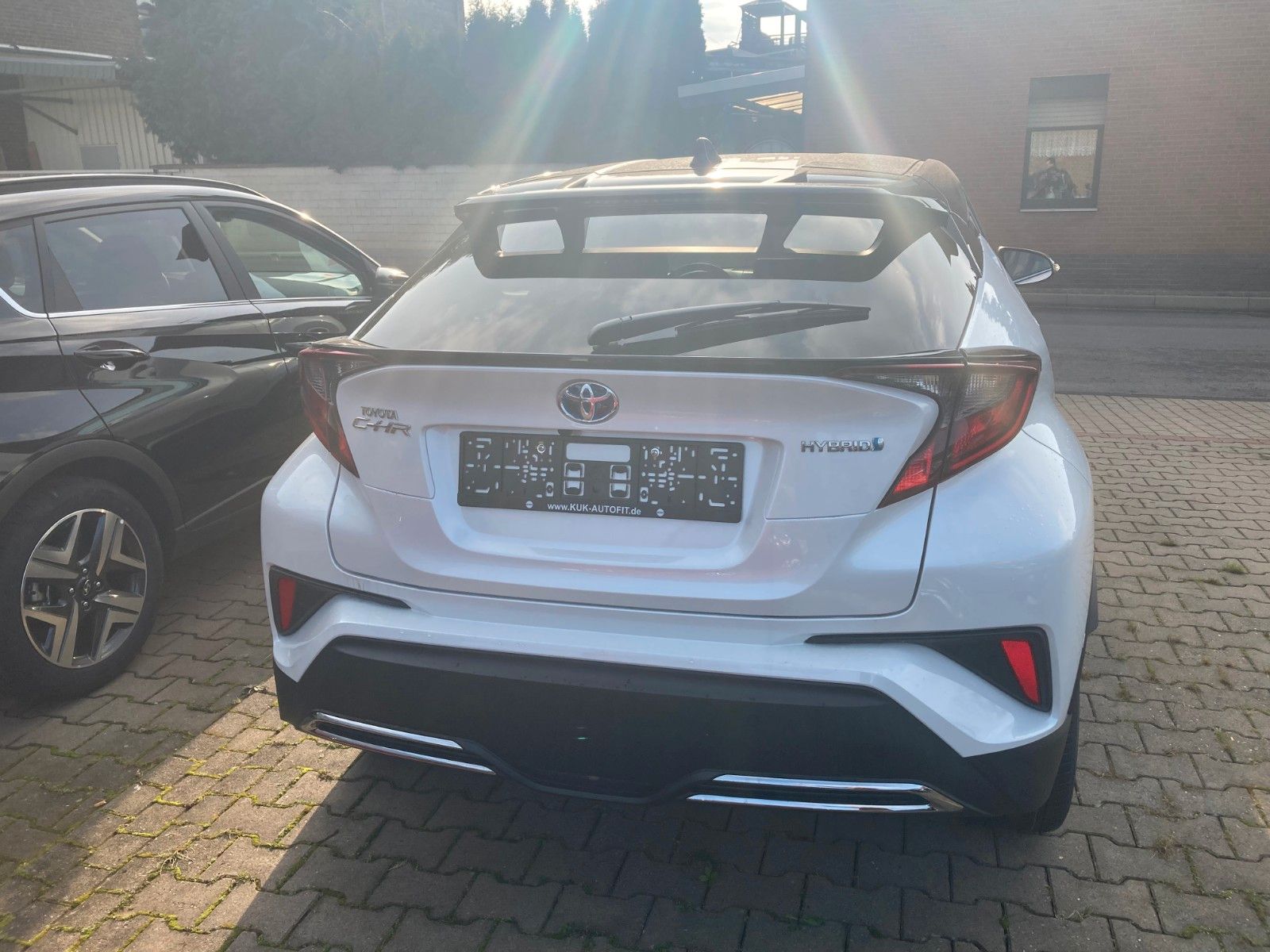 Toyota C-HR 2.0-l-VVTi Hybrid - Samsaru's Car Outlet