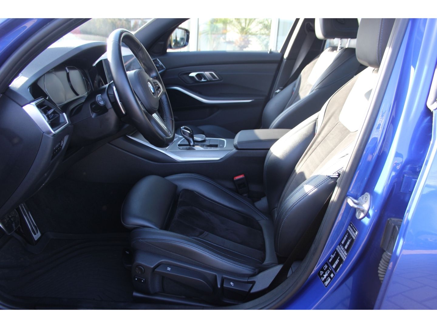 BMW 320 d xDrive M Sport - Samsaru's Car Outlet