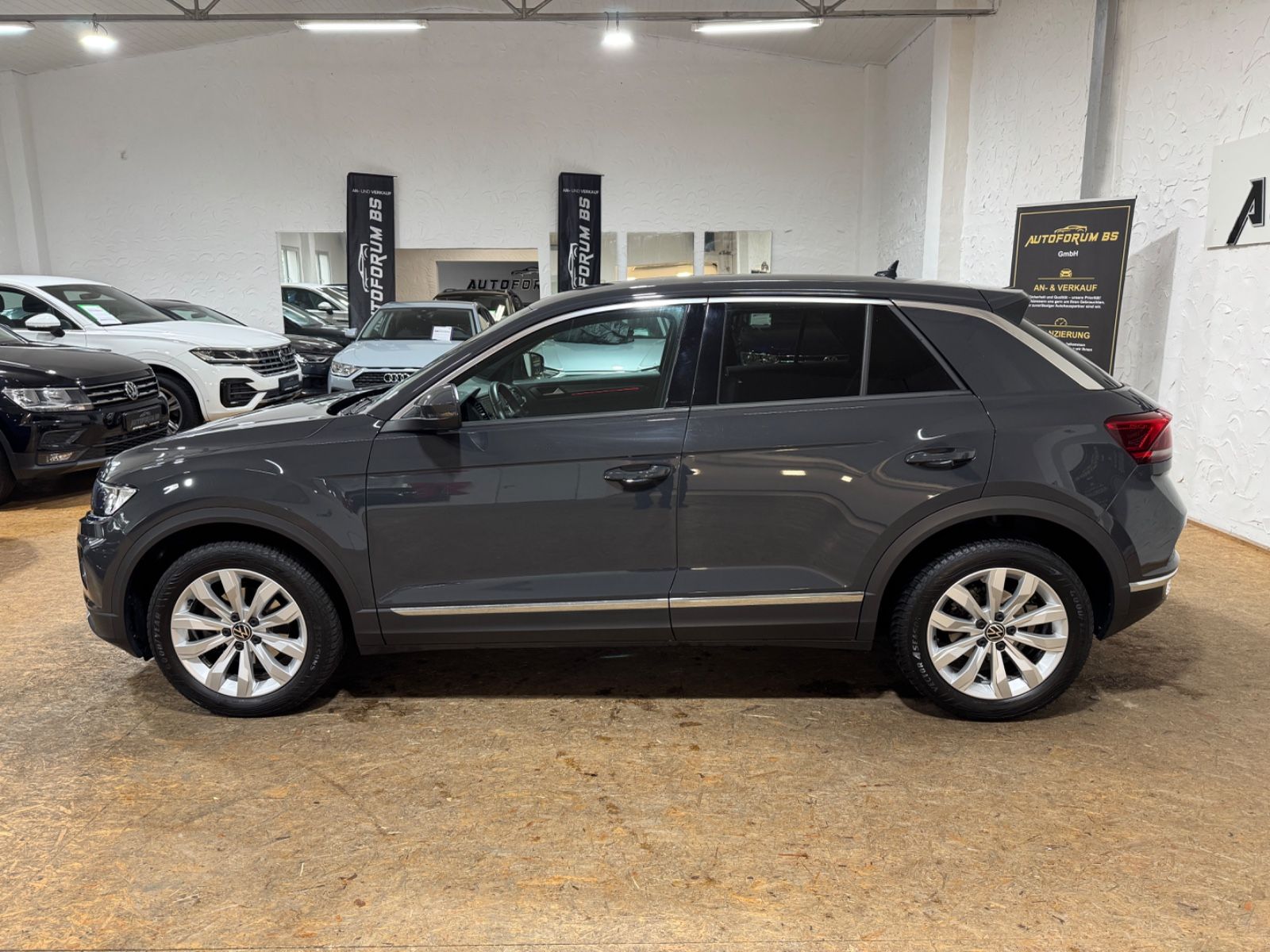 Volkswagen T-Roc Sport 1.5TSI DSG - Samsaru's Car Outlet
