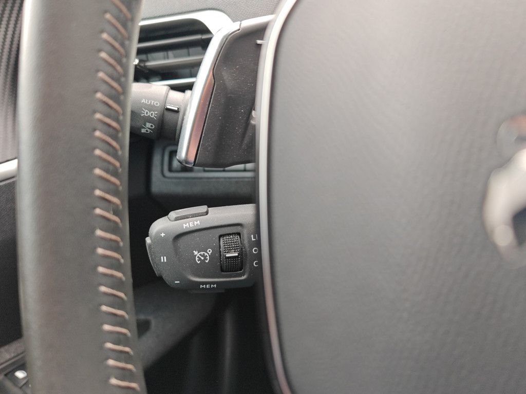 Peugeot 3008 PureTech 130 EAT8 - Samsaru's Car Outlet