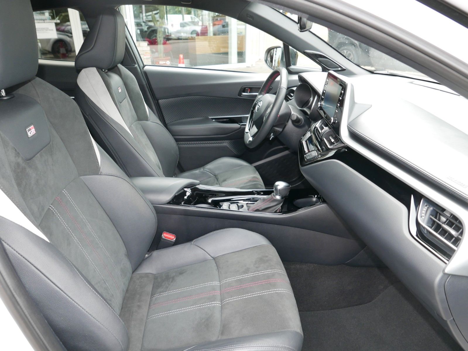 Toyota C-HR Hybrid GR SPORT - Samsaru's Car Outlet